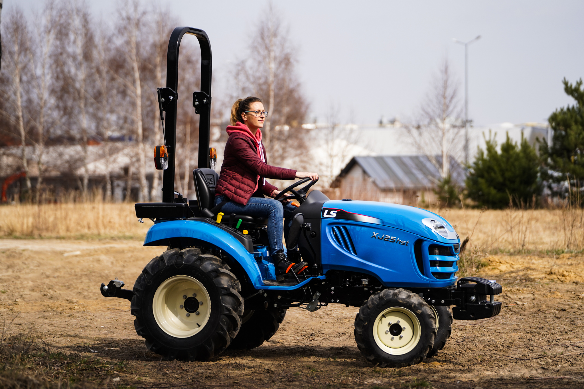 LS-Tractor-XJ25-HST-4-x-4-244-KM