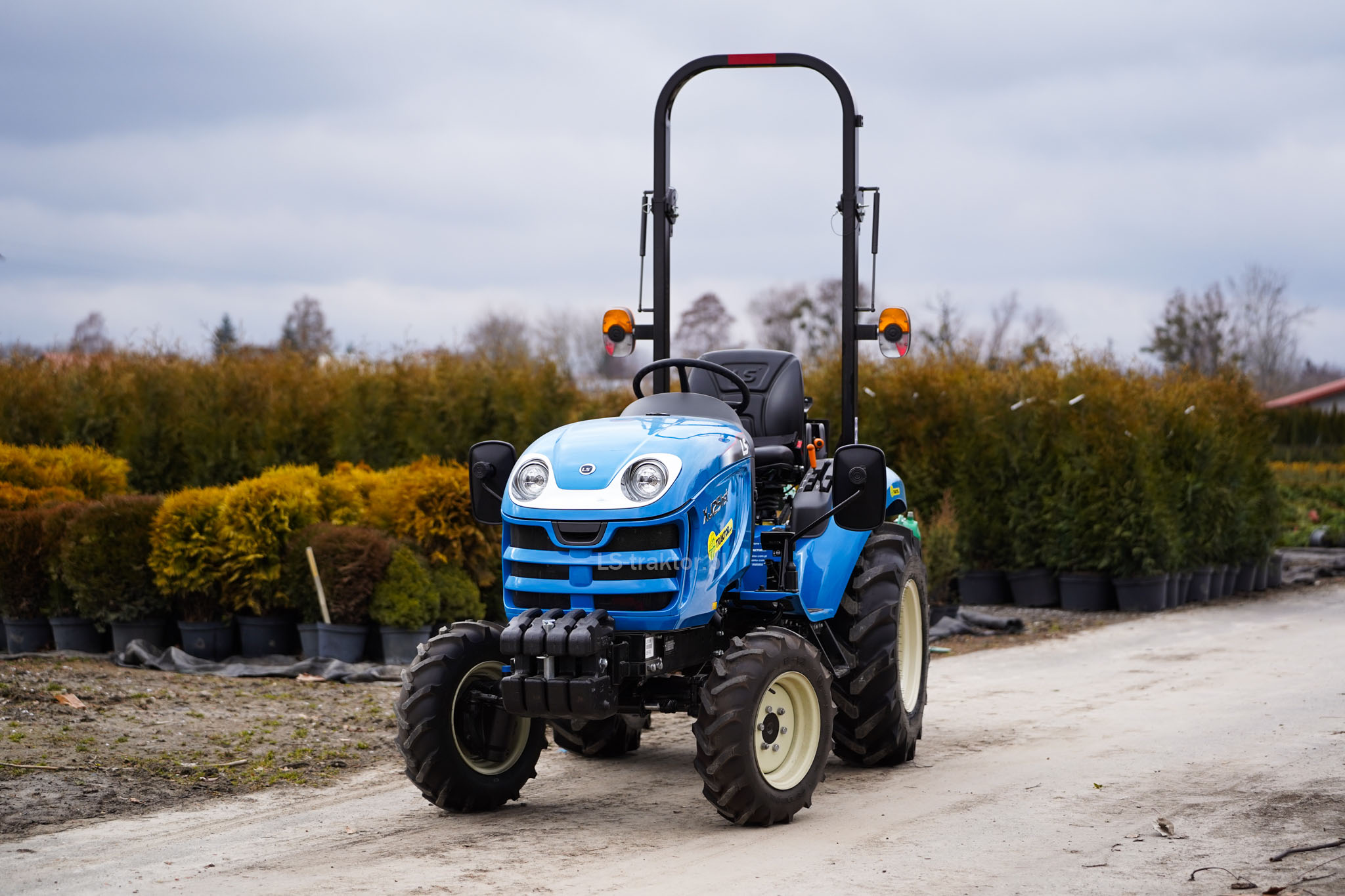 LS-Tractor-XJ25-HST-vyorávač-vyorávač-stromová škôlka