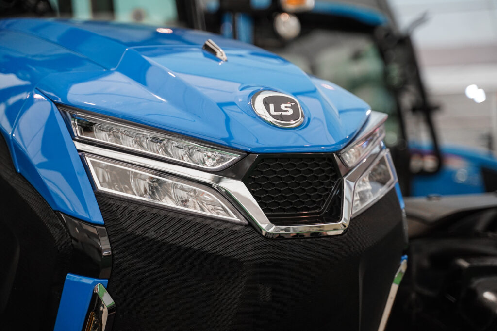 LS Tractor