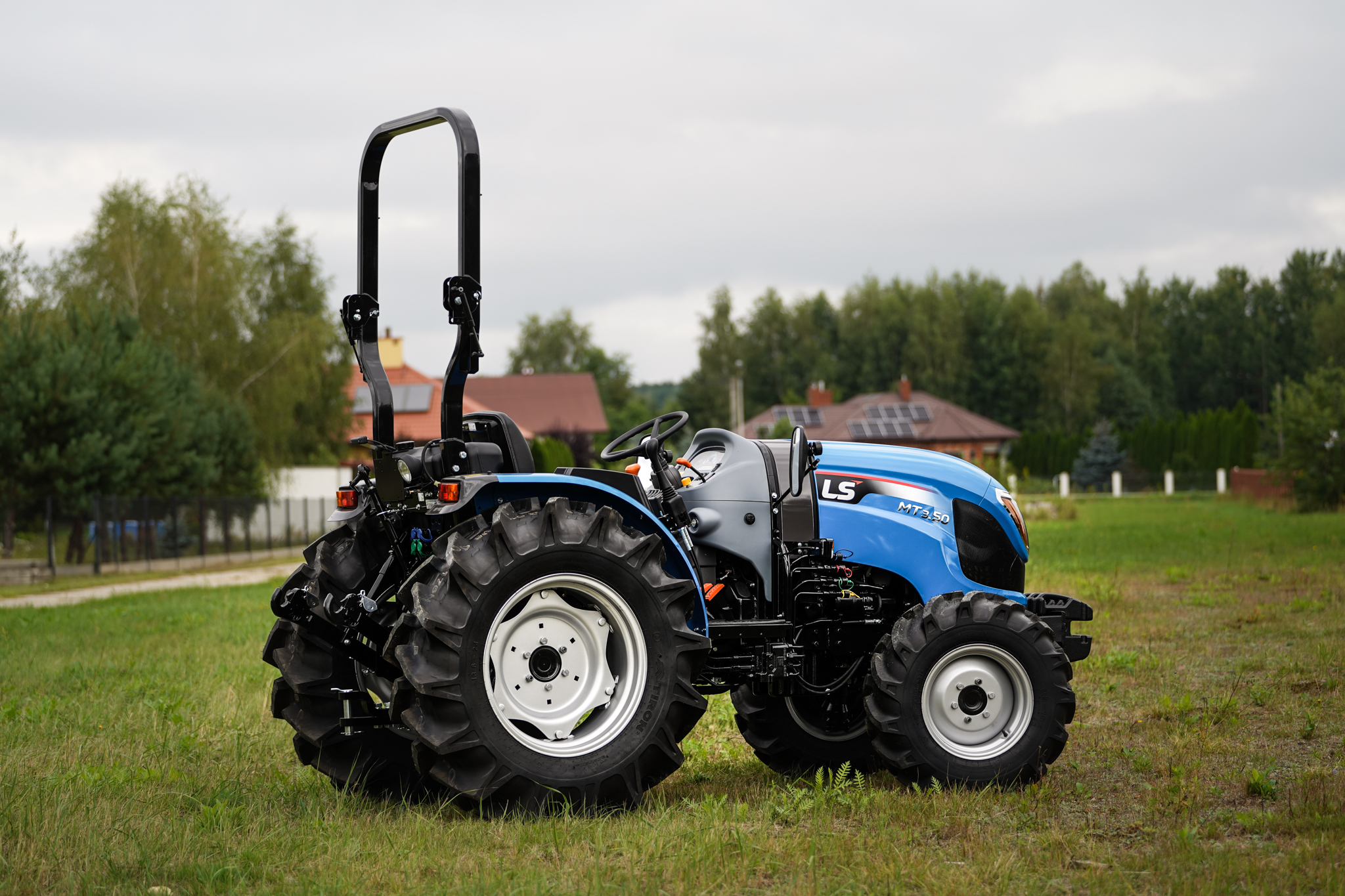 Traktor LS MT3.50 R.ROPS