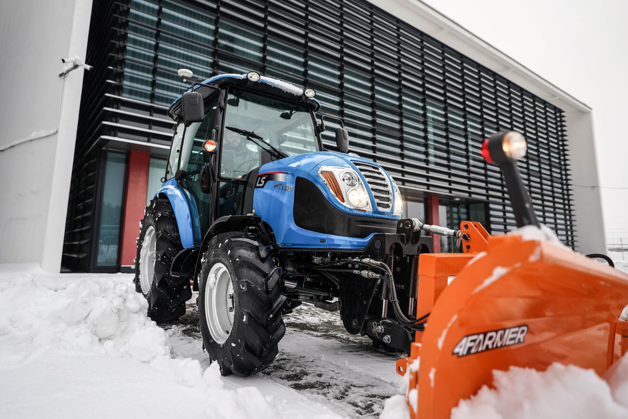 Ako chrániť poľnohospodársky traktor na zimu?